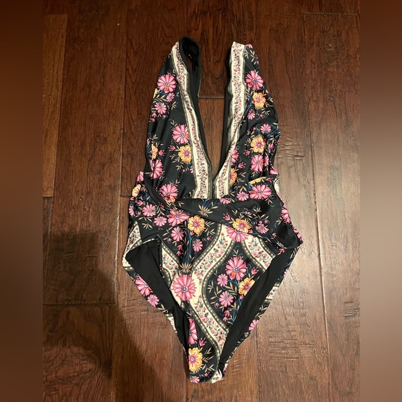 NWT Agua Bendita Ellis Aguja Floral Belted Floral One-Piece Cheeky Swimsuit - Picture 3 of 10